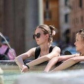 Caldo africano, l'afa non arretra: oggi e domani 19 città bollino rosso Caldo africano, l'afa non arretra: oggi e domani 19 città bollino rosso