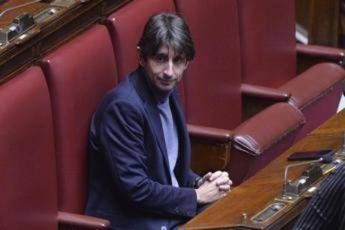 Deputati sospesi a gennaio, scintille maggioranza-opposizione alla Camera. E Donzelli infiamma l'Aula Deputati sospesi a gennaio, scintille maggioranza-opposizione alla Camera. E Donzelli infiamma l'Aula