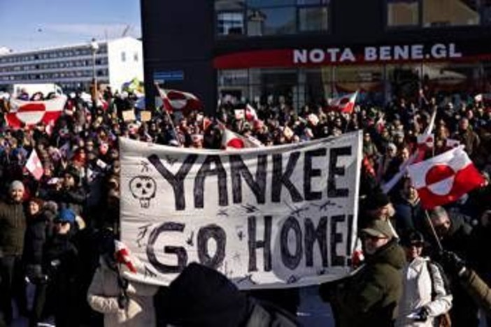 Groenlandia, Trump accelera e manda Vance: &quot;Ci serve, dobbiamo averla&quot;