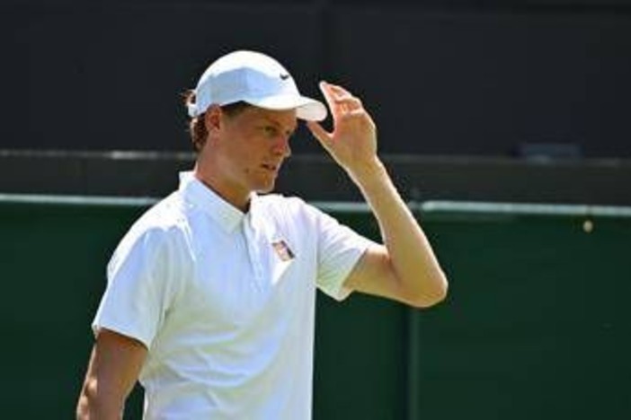 Wimbledon, Sinner in semifinale: Shelton battuto in 3 set. Cobolli-Djokovic 7-6 - La diretta