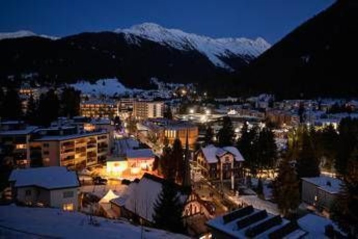 Davos, incendio in hotel: evacuato Congress Center Davos, incendio in hotel: evacuato Congress Center