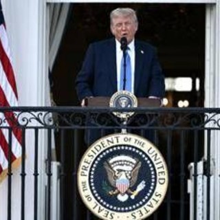 Trump vieta i viaggi negli Usa da 12 Paesi: &quot;Motivi di sicurezza&quot;