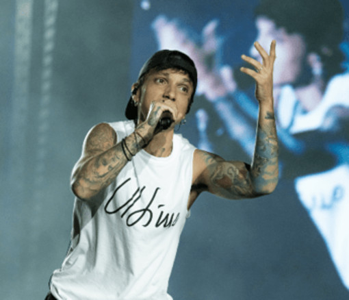 Ultimo, 'Bella davvero' è il nuovo singolo: il video con Juli (e il commento di Olly)