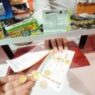 Superenalotto, numeri estrazione vincente oggi 18 aprile 2025