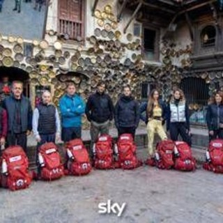 Pechino Express, prima corsa in Nepal: coppie si giocano la semifinale