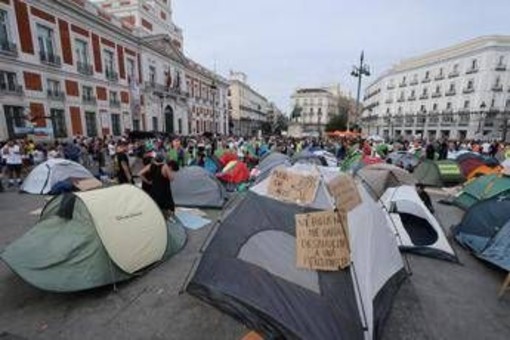 Emergenza abitativa in Spagna, governo annuncia sospensione sfratti per vulnerabili fino al 2030 Emergenza abitativa in Spagna, governo annuncia sospensione sfratti per vulnerabili fino al 2030