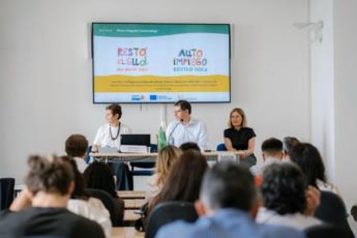Piano integrato Autoimpiego: la formazione iniziale e i due tipi di tutoraggio Piano integrato Autoimpiego: la formazione iniziale e i due tipi di tutoraggio