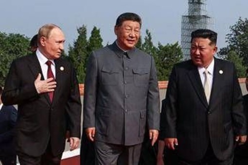Parata della vittoria a Pechino, Xi accoglie Putin e Kim. Trump: &quot;Cospirate contro Usa&quot;