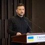Zelensky “Mondo deve costringere criminali Cremlino a fermare uccisioni”