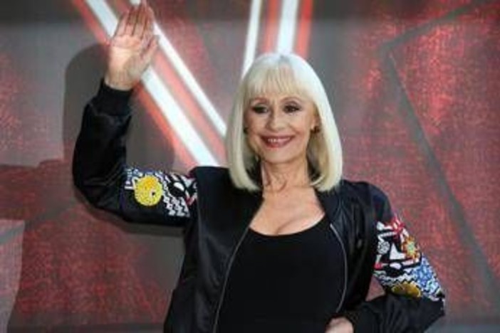 Raffaella Carrà, spunta il figlio adottivo segreto: è l'ex segretario e manager