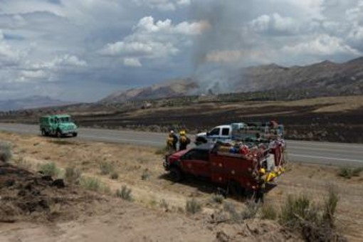 Maxi incendio minaccia la città di Reno, in Nevada: quasi 90mila evacuati. I testimoni: "Siamo spaventati a morte"