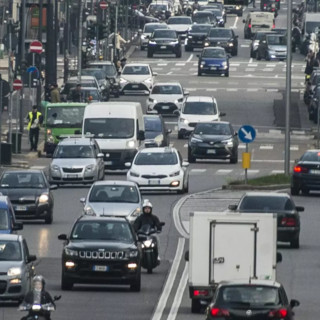 Automotive, in Italia mercato stabile a maggio