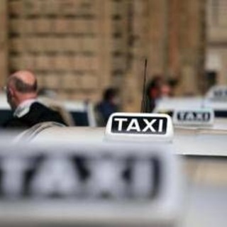 Caro carburanti, protesta dei taxi il 26 ottobre sotto il Mef Caro carburanti, protesta dei taxi il 26 ottobre sotto il Mef