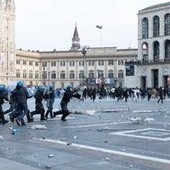 Guerriglia a Milano, Gip dopo gli scontri: "Social possibile detonatore esponenziale di violenza" Guerriglia a Milano, Gip dopo gli scontri: "Social possibile detonatore esponenziale di violenza"