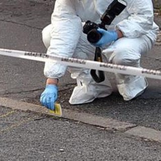 Manfredonia, colpi d'arma da fuoco contro auto in sosta della madre di un magistrato