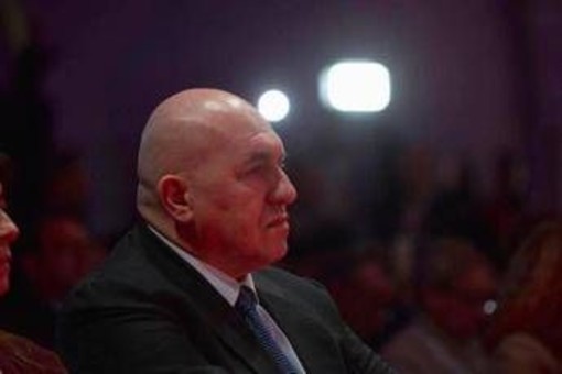 Crosetto bloccato a Dubai, volo cancellato dopo attacco Usa all'Iran Crosetto bloccato a Dubai, volo cancellato dopo attacco Usa all'Iran