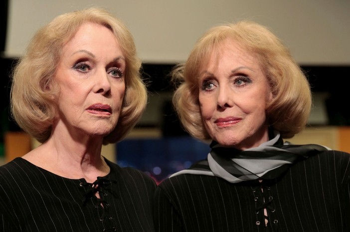 Morte insieme le gemelle Kessler, avevano 89 anni Morte insieme le gemelle Kessler, avevano 89 anni