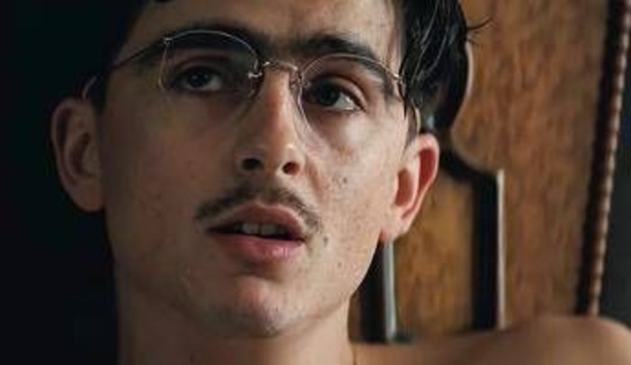 Timothée Chalamet scalza Checco Zalone, 'Marty Supreme' vola in testa al box office italiano