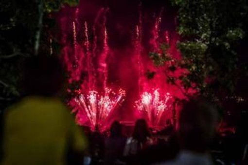 Fuochi d'artificio non fanno dormire una famiglia: "Siamo insonni, non ce la facciamo più" Fuochi d'artificio non fanno dormire una famiglia: "Siamo insonni, non ce la facciamo più"