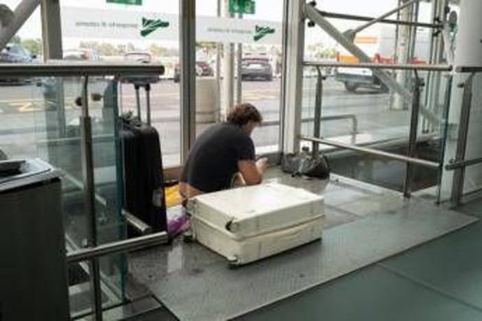 Etna, ancora cenere dal vulcano: stop ai voli all'aeroporto Catania Etna, ancora cenere dal vulcano: stop ai voli all'aeroporto Catania