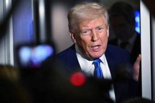 Trump contro i media: &quot;Cbs fuori controllo, mi rappresenta in modo dispregiativo&quot;