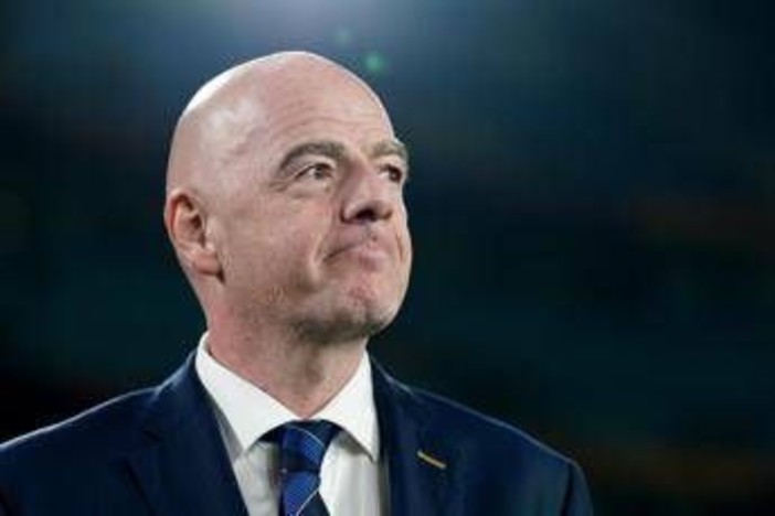 Mondiale ai privati, la Fifa chiede scusa per gli "errori commessi" ma rilancia il "pieno sostegno" a Infantino Mondiale ai privati, la Fifa chiede scusa per gli "errori commessi" ma rilancia il "pieno sostegno" a Infantino