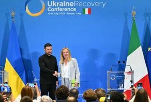 Meloni: &quot;Ricostruzione Ucraina come Italia del boom&quot;. Poi l'appello ai Volenterosi