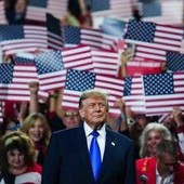 Trump, comizio show di due ore a Dallas: "5mila dollari a ogni americano se i Repubblicani vincono i midterm" Trump, comizio show di due ore a Dallas: "5mila dollari a ogni americano se i Repubblicani vincono i midterm"