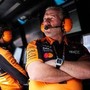 Formula 1, legami finanziari tra squadre rivali. Brown: "Integrità competizione a rischio"