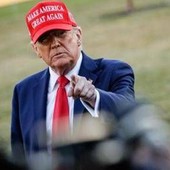 Usa, l'allarme degli ex 007: "Trump sta concentrando potere e indebolendo le istituzioni" Usa, l'allarme degli ex 007: "Trump sta concentrando potere e indebolendo le istituzioni"