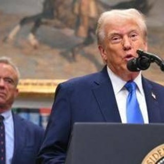Paracetamolo in gravidanza, Trump lancia allerta per le future mamme: &quot;Rischio autismo&quot;