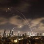 Iran attacca Israele con missili ipersonici. Khamenei: &quot;La battaglia ha inizio&quot;