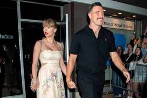 Taylor Swift e Travis Kelce si sposano, il romantico annuncio della cantante