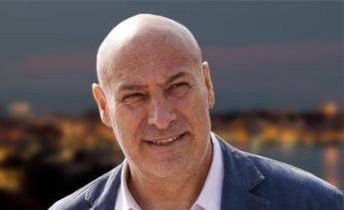 Crotone, il sindaco si dimette dopo aver aggredito con calci e pugni un consigliere comunale Crotone, il sindaco si dimette dopo aver aggredito con calci e pugni un consigliere comunale