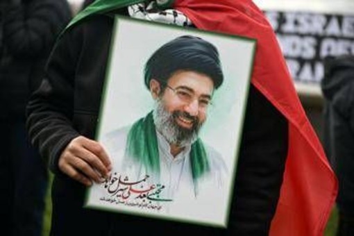 Iran, Mojtaba Khamenei a Mosca per cure? "No comment" del Cremlino