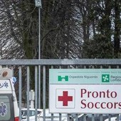 Trovato neonato abbandonato in un sacchetto della spesa a Cinisello, trasportato in codice rosso in ospedale Trovato neonato abbandonato in un sacchetto della spesa a Cinisello, trasportato in codice rosso in ospedale