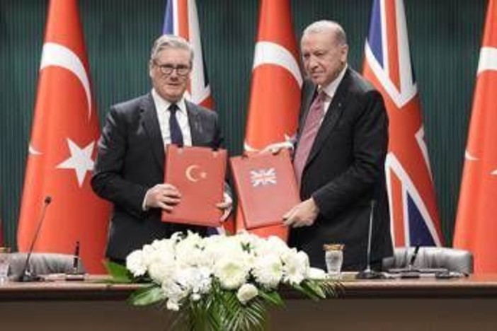 Starmer: "Accordo con Turchia per vendita caccia Eurofighter". Erdogan: "Intesa storica" Starmer: "Accordo con Turchia per vendita caccia Eurofighter". Erdogan: "Intesa storica"