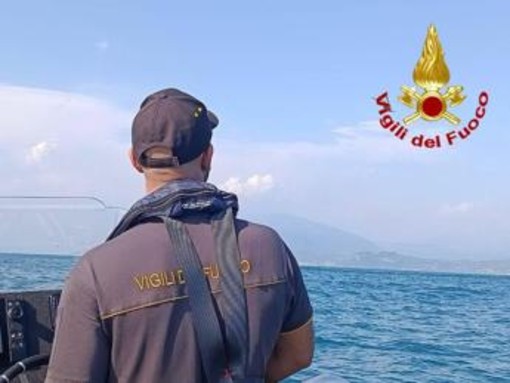 Lago di Garda, ancora senza esito le ricerche del giovane che ha salvato un bimbo inglese di 7 anni Lago di Garda, ancora senza esito le ricerche del giovane che ha salvato un bimbo inglese di 7 anni