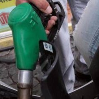 Caro carburanti, prezzi benzina e diesel continuano a salire
