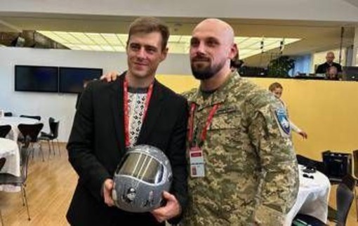 Milano Cortina, presidente Shakhtar dona 200mila dollari a Heraskevych dopo squalifica per casco con atleti ucraini uccisi in guerra