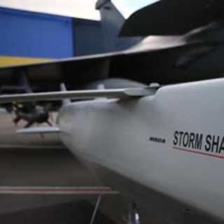 Ucraina potrà produrre missili Storm Shadow, sì di Regno Unito e Francia