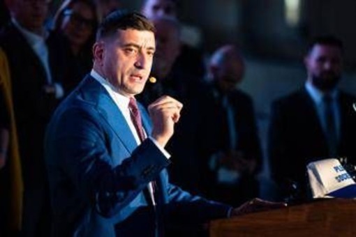 Romania, Simion chiede l'annullamento del voto delle presidenziali