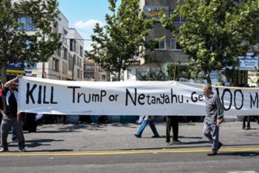 Iran avverte gli Usa: "Negoziati non inizieranno sotto minaccia"