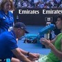 Australian Open, crampi per Alcaraz. E il medical time out fa infuriare Zverev Australian Open, crampi per Alcaraz. E il medical time out fa infuriare Zverev