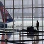 Stop ai passeggeri frettolosi, in aereo arriva la multa: l'idea in Turchia