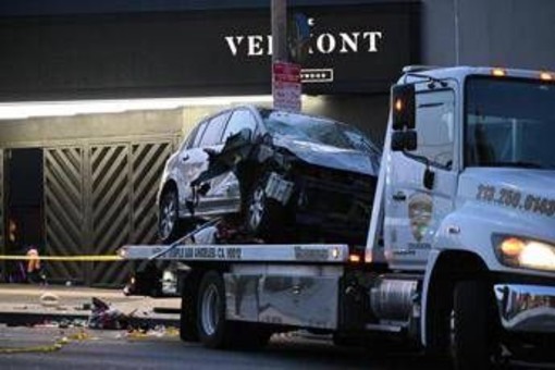 Usa, auto sulla folla a Los Angeles: 28 feriti, uno da arma da fuoco