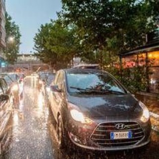 Maltempo flagella l'Italia, a Milano danni e disagi. Chiusi Murazzi a Torino
