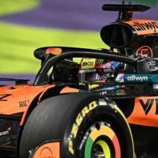 Gp Arabia Saudita, Piastri vince con McLaren e Leclerc terzo: Ferrari sul podio
