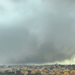 Tromba d'aria a Roma, alberi e rami caduti ma nessun ferito - il video del vortice