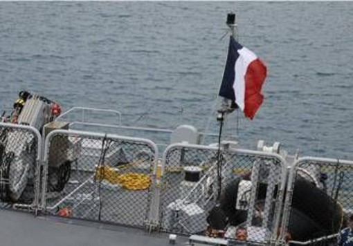 Francia intercetta petroliera russa a largo dell'Atlantico. Cremlino: "Atto di pirateria" Francia intercetta petroliera russa a largo dell'Atlantico. Cremlino: "Atto di pirateria"